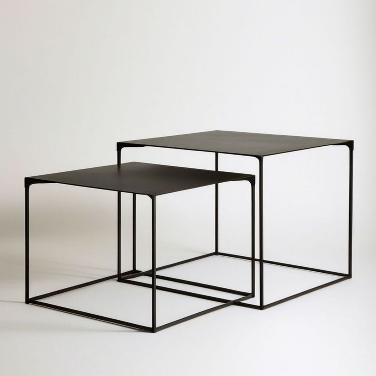 Zestaw 2 kwadratowych stolików kawowych czarnych ze stali i płyty MDF 70 x 70 x 50 cm oraz 60 x 60 x 40 cm